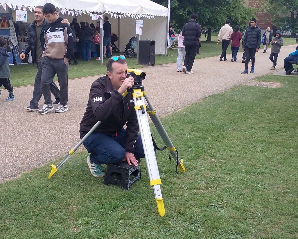 dumpy level set up at stem in the park crawley